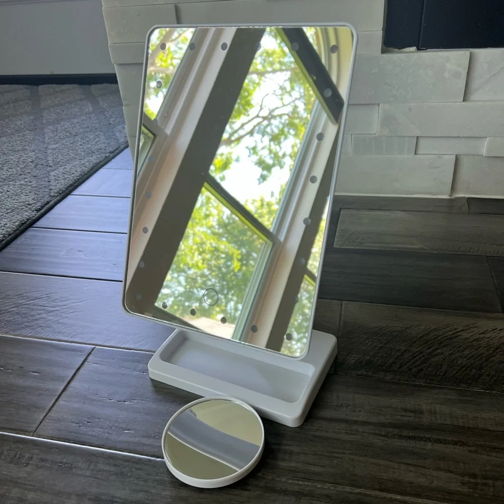 White Light Up Vanity Beauty Mirror